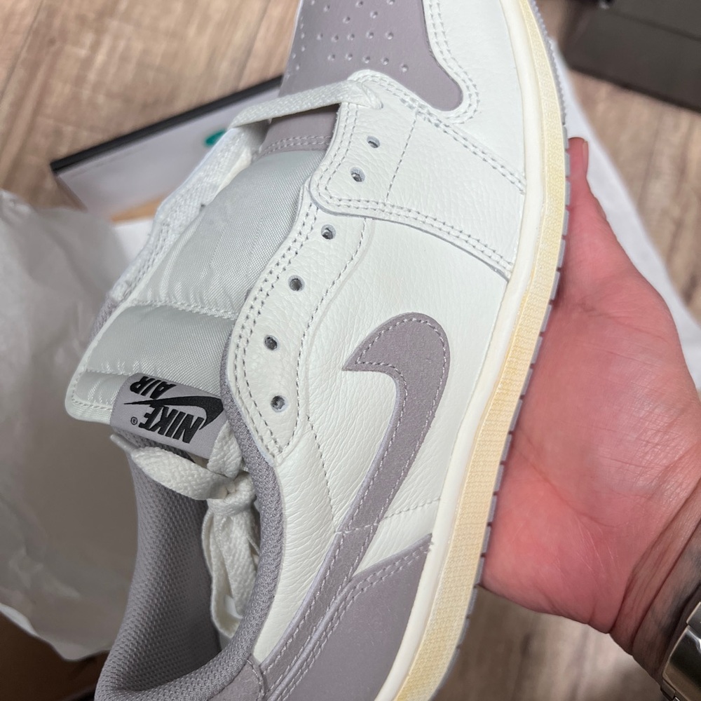 Nike Men's Sneakers in White and Gray